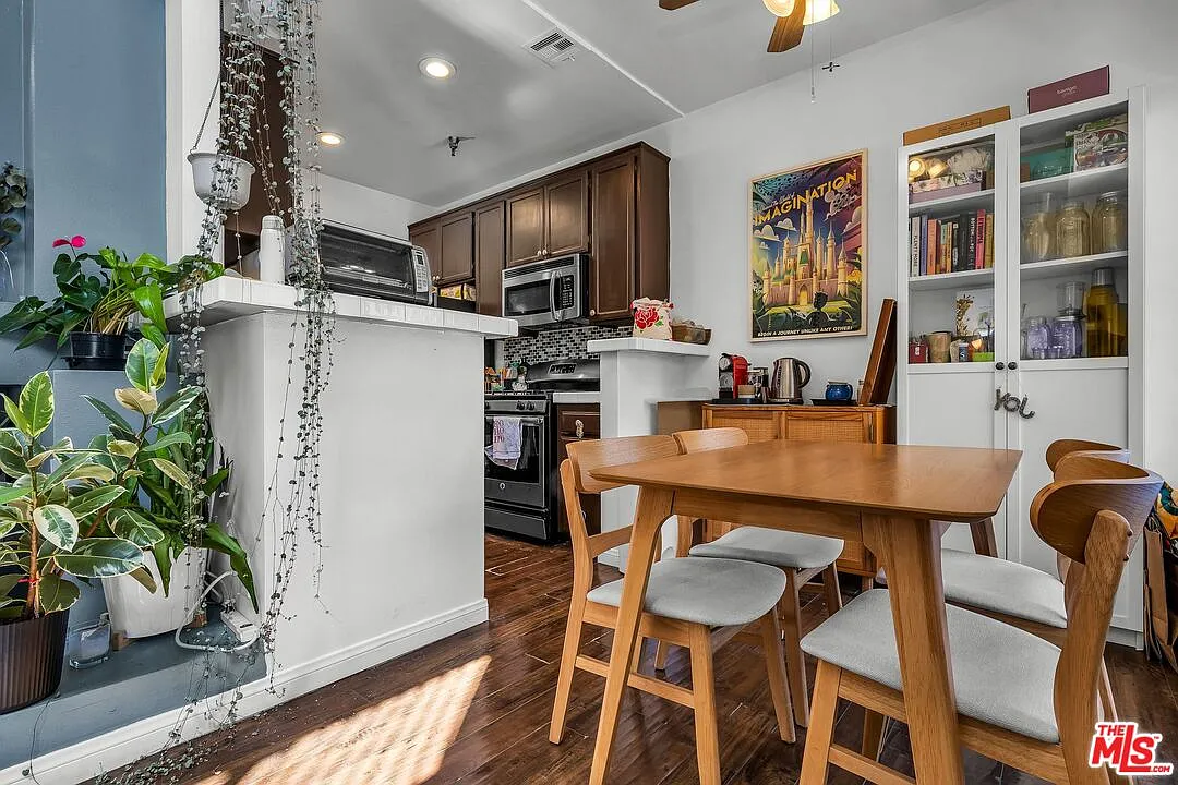 2 bed, 2.0 bath, 1150 sqft, $3,395 — Photo 2