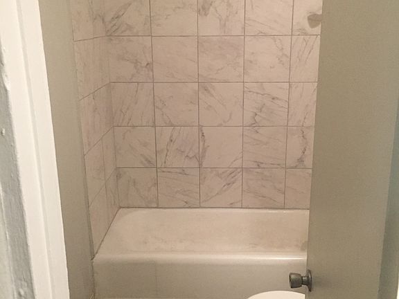5th image of 1105 Sewanee Dr APT 2