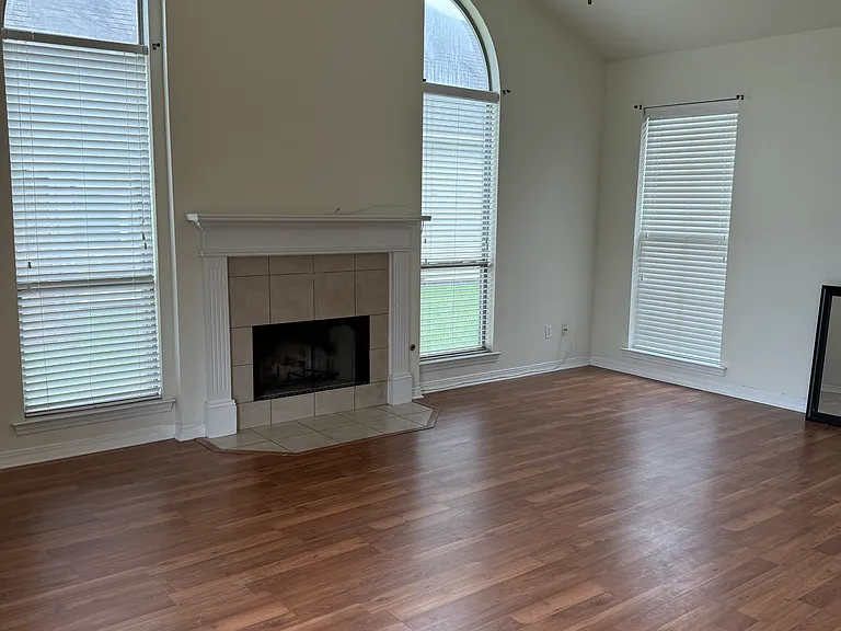 20042 Eastwood Dr — Photo 12