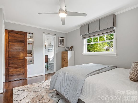 5th image of 733 Stanfield Dr