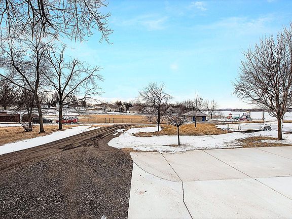 5th image of 307 1st St N