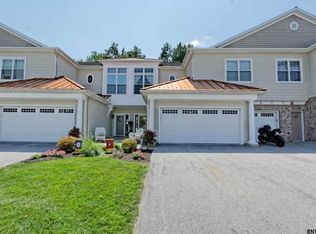 203 Vly Point Dr, Schenectady, NY 12309