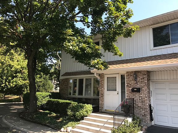 2nd image of 214 Pin Oak Dr