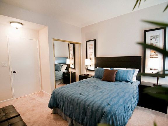 3rd image of 7027 Lanewood Ave APT 603