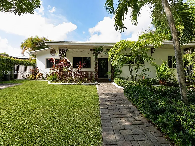 6150 SW 16th Ter — Photo 3