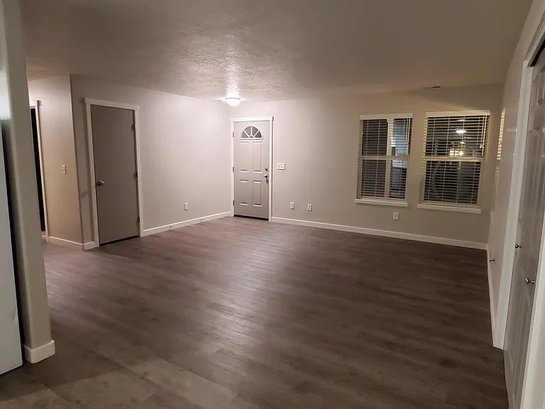 9314 W Cory Ln — Photo 2
