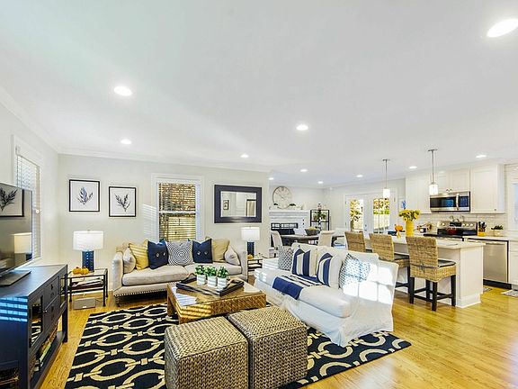 4th image of 13 Evergreen Ct
