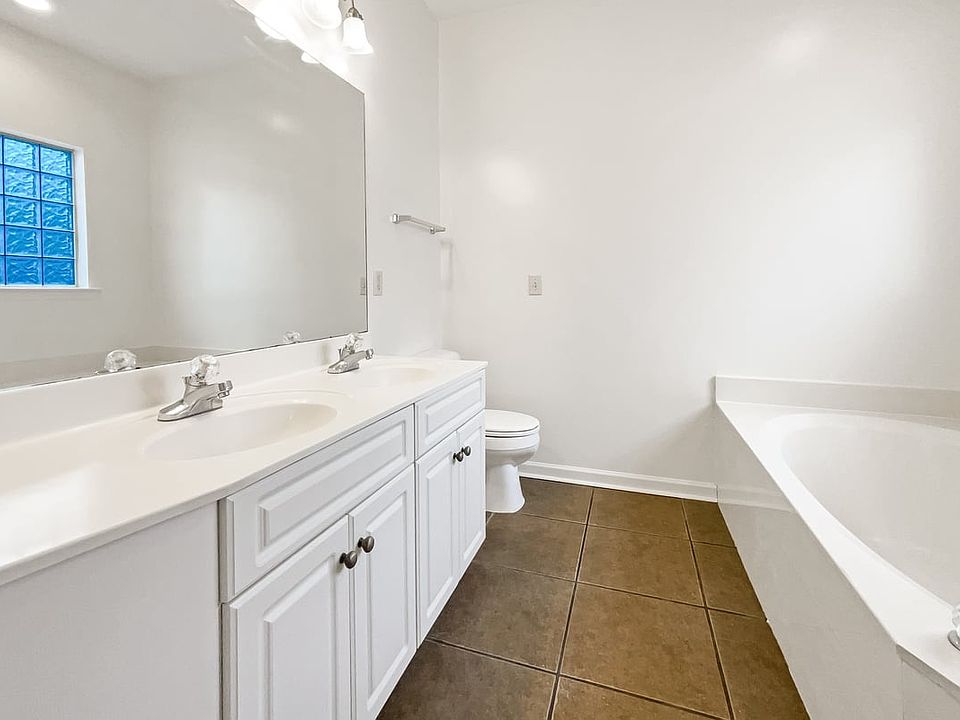 2nd image of 9220 Oak Cluster Pl
