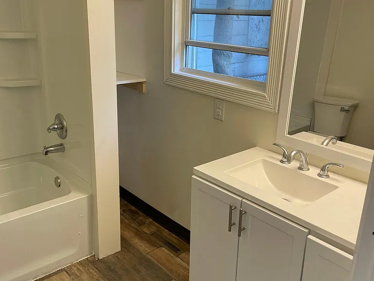 1031 Brown Ave #1 — Photo 6