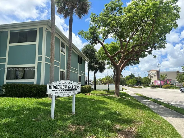 19700 SW 103rd Ct APT 201, Cutler Bay, FL 33157