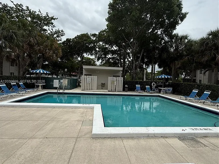 16184 Laurel Dr #204 — Photo 44