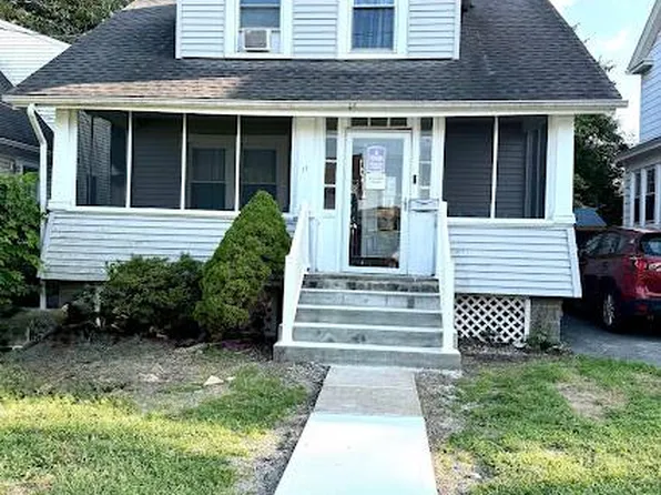 11 Mack Rd, Poughkeepsie, NY 12603