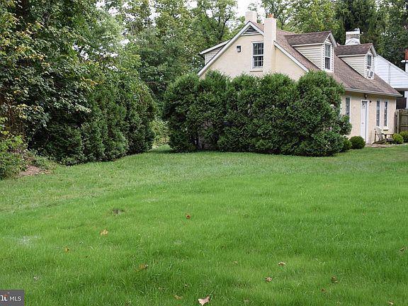 2nd image of 1744 Easton Rd