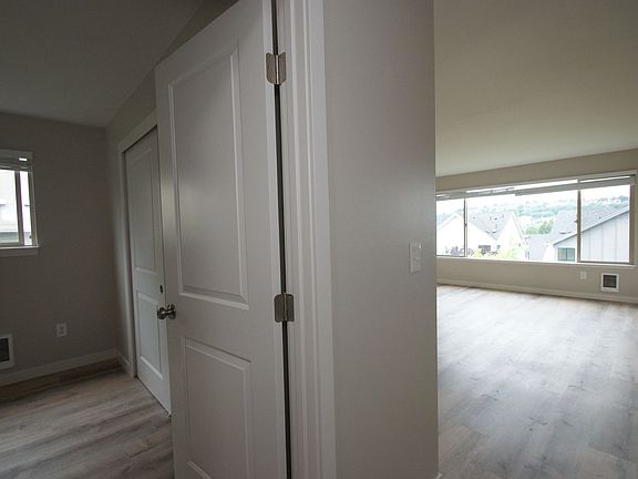 3rd image of 2037 Franklin Ave E APT 301
