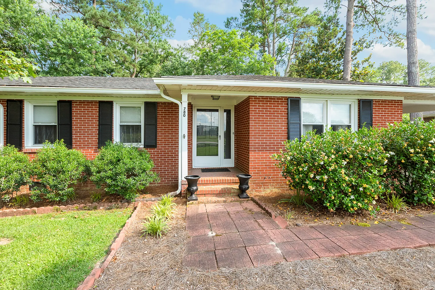 3 bed, 1467 sqft, $1,850 — Photo 3