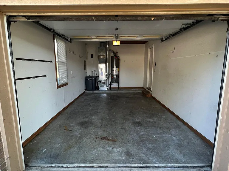 638 Eugene Ct — Photo 22