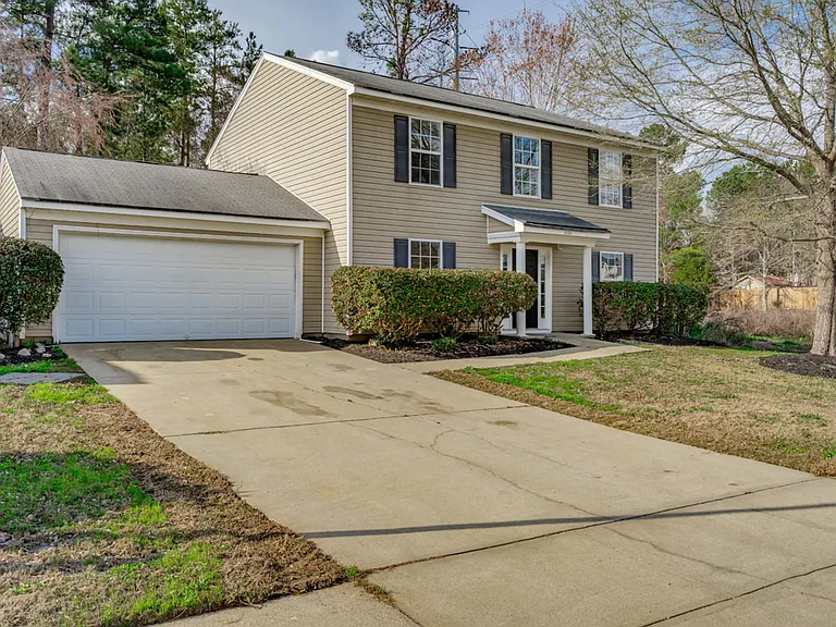 1021 Aderley Oak Dr — Photo 2