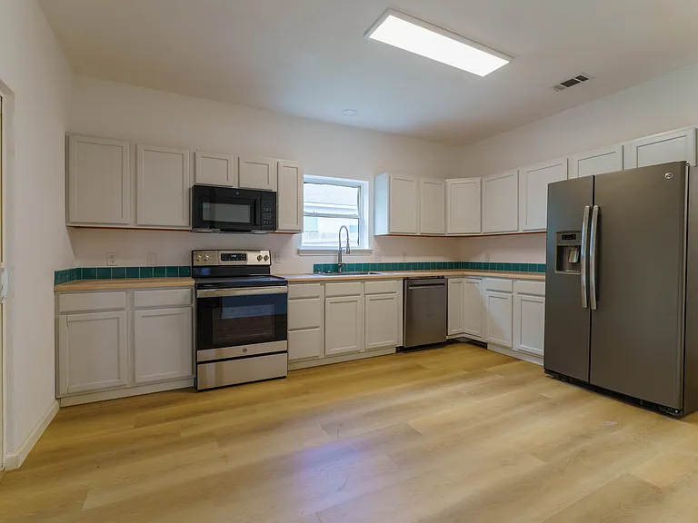 1109 Hilltop Dr — Photo 4
