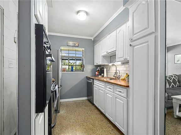5th image of 2315 Elsinore Ave