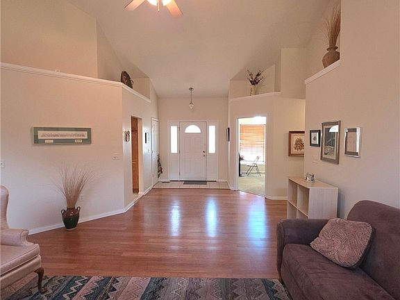 5th image of 507 Patricia Faye Ct