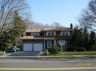 605 S Country Rd, East Patchogue, NY 11772