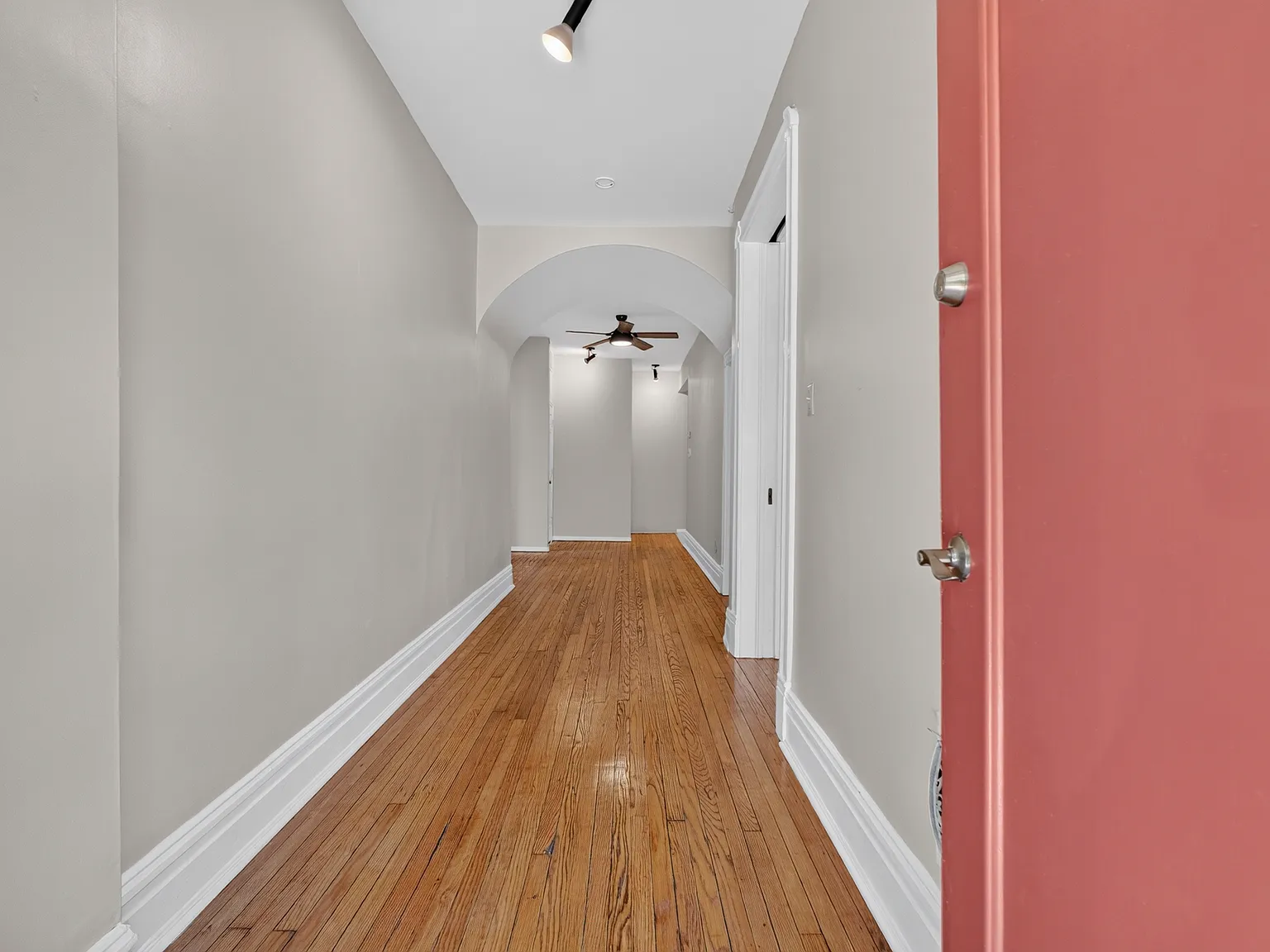 2 bed, 1.5 bath, 1800 sqft, $2,300 — Photo 3