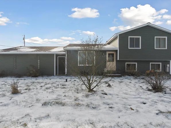 9665 Pontiac Lake Rd, White Lake, MI 48386