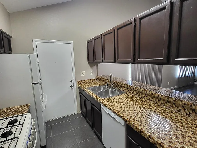1802 Frank Sinatra Pl — Photo 8