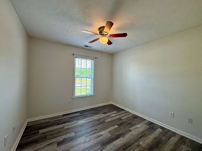 470 Rushmore Ct — Photo 18