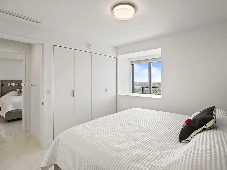 700 NE 24th St #3905 — Photo 28