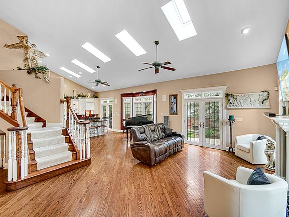 4th image of 11056 Karen Dr