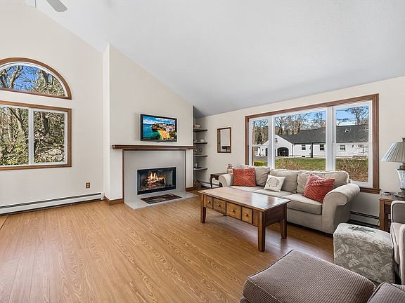 3rd image of 15 Pine Valley Rd