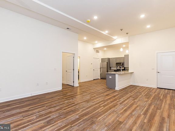 2nd image of 2411-19 Kensington Ave #104