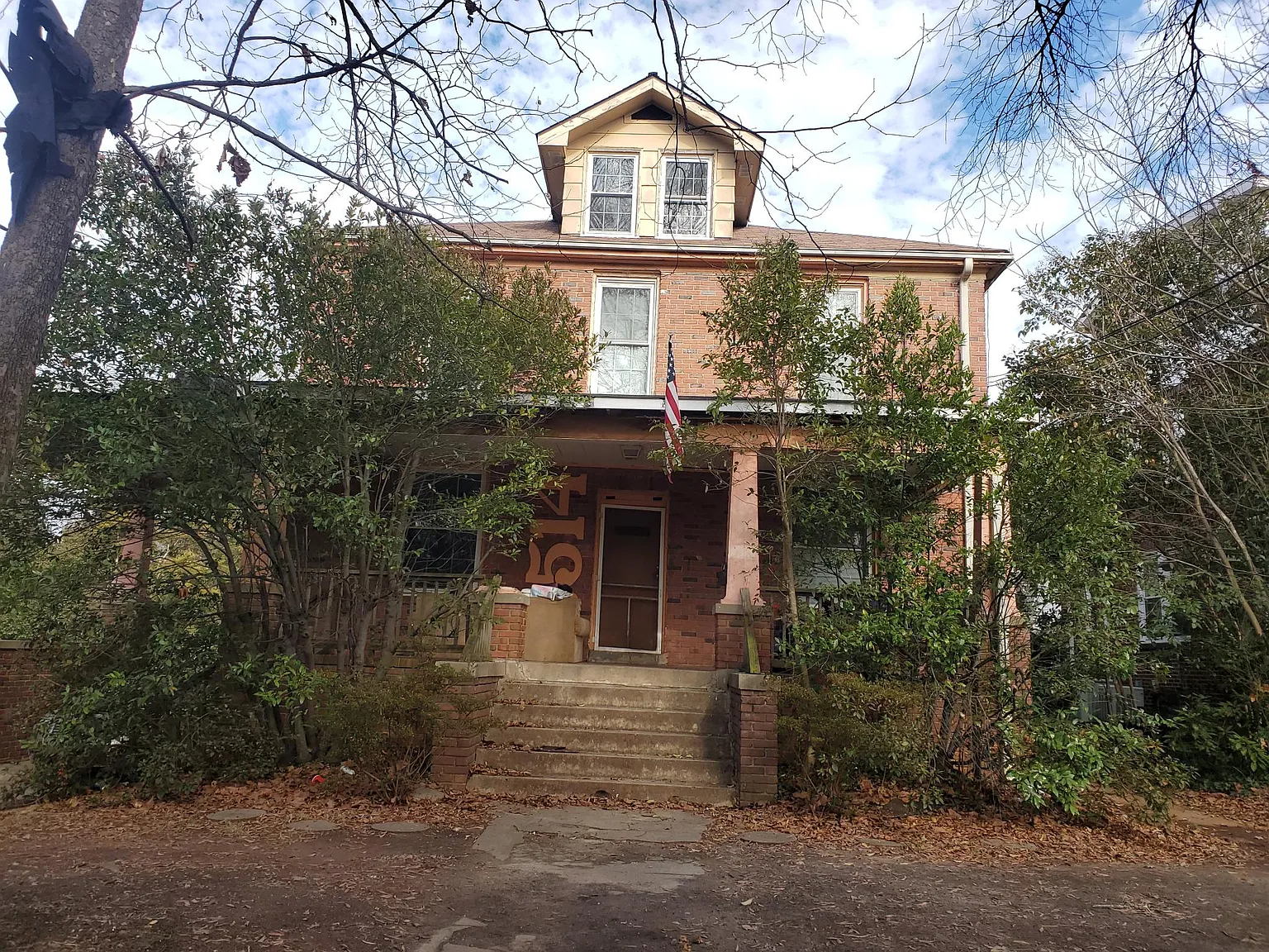 12 bed, 5500 sqft, $11,700 — Photo 1