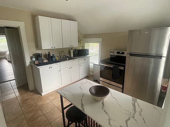 4th image of 135 Lake St APT 2