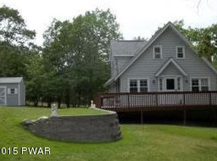 100 Summer Dr, Dingmans Ferry, PA 18328