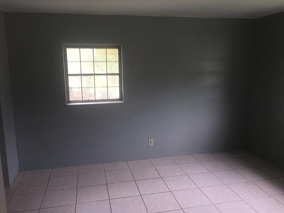 5th image of 561 NW 17th Pl