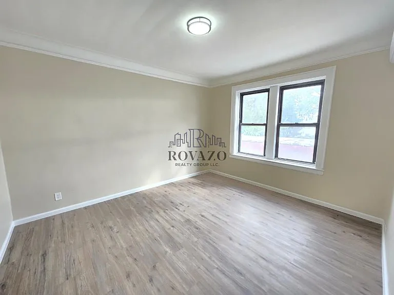 18-19 40th St #104 — Photo 3