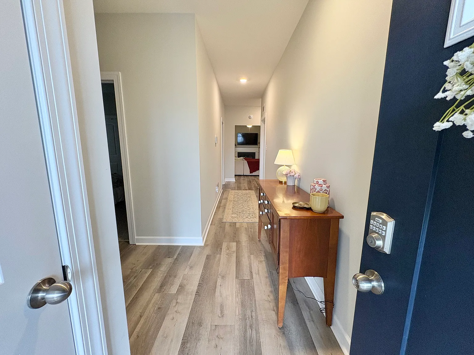 3 bed, 1609 sqft, $2,200 — Photo 4
