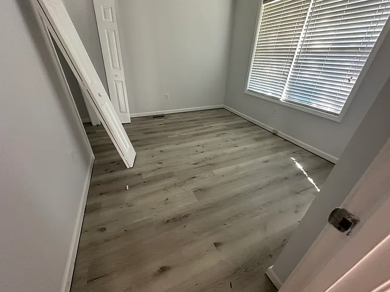 1213 Leslie Ct — Photo 9