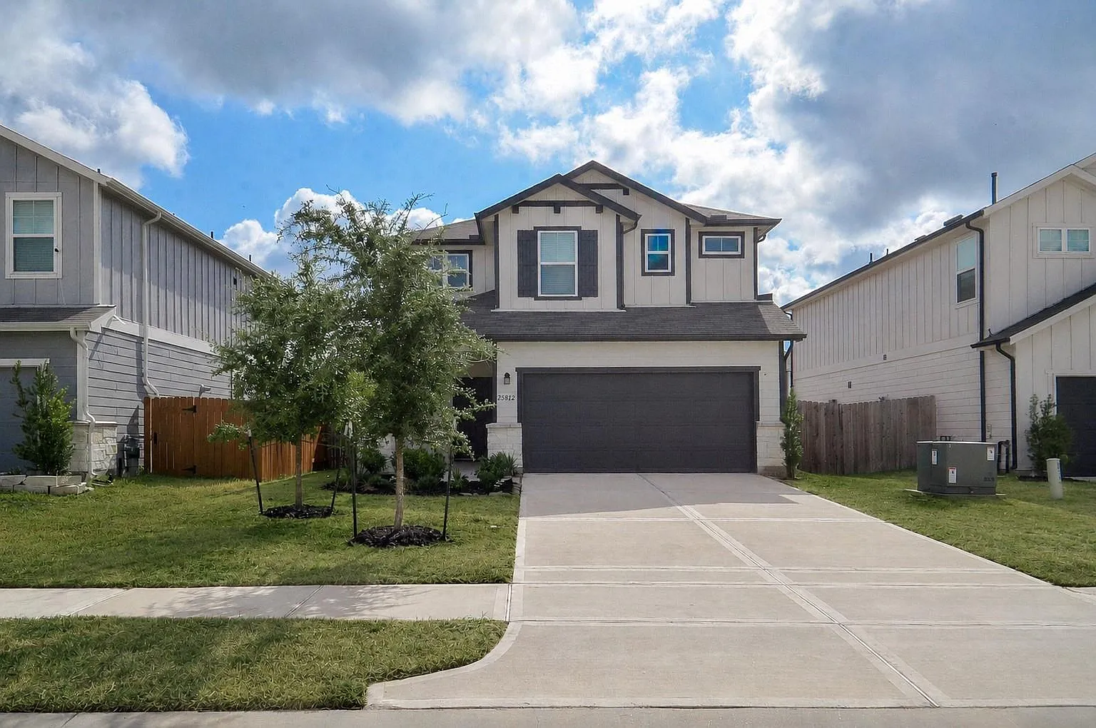 4 bed, 3.0 bath, 2220 sqft, $2,250 — Photo 3