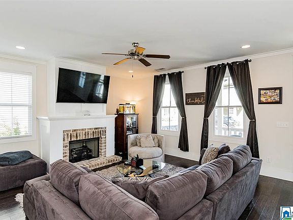 3rd image of 3429 Sawyer Dr