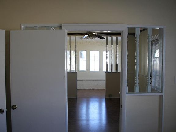 4th image of 1601 W Garden St