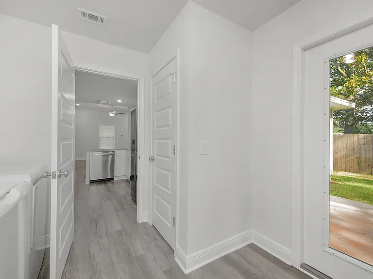 8154 Lawton St #B — Photo 17