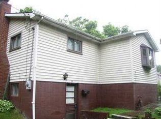 34 2nd St, Midland, PA 15059