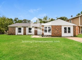 11 Meadowood Dr, Millbrook, AL 36054