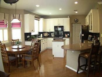 3rd image of 11808 Emerald Falls Dr