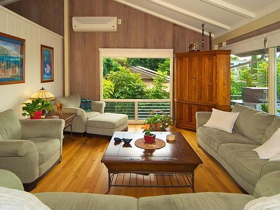 Hardwood floors and high ceilings.