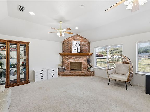 3rd image of 113 Green Oaks Ct