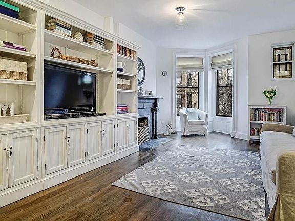 2nd image of 397 1st St APT 3R